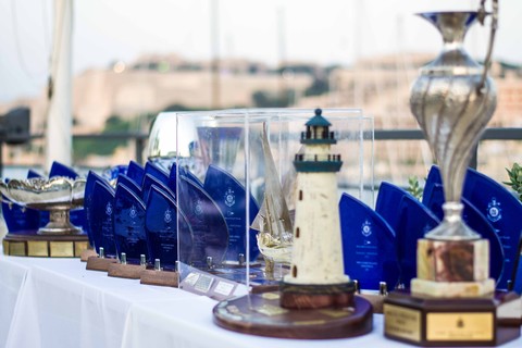 I premi della regata. Foto RMYC