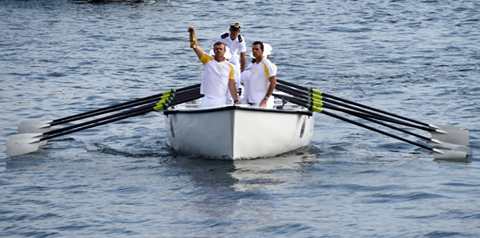 Torben e Lars Grael portano la fiamma olimpica a Rio via mare. Foto Sail Energy