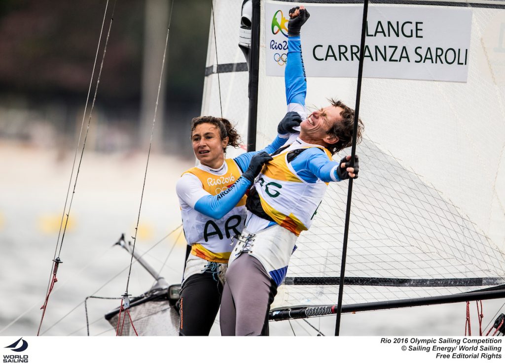 Santiago Lange e Cecilia Carranza esultano dopo la conferma della conquista dell'oro. Foto Sailing Energy