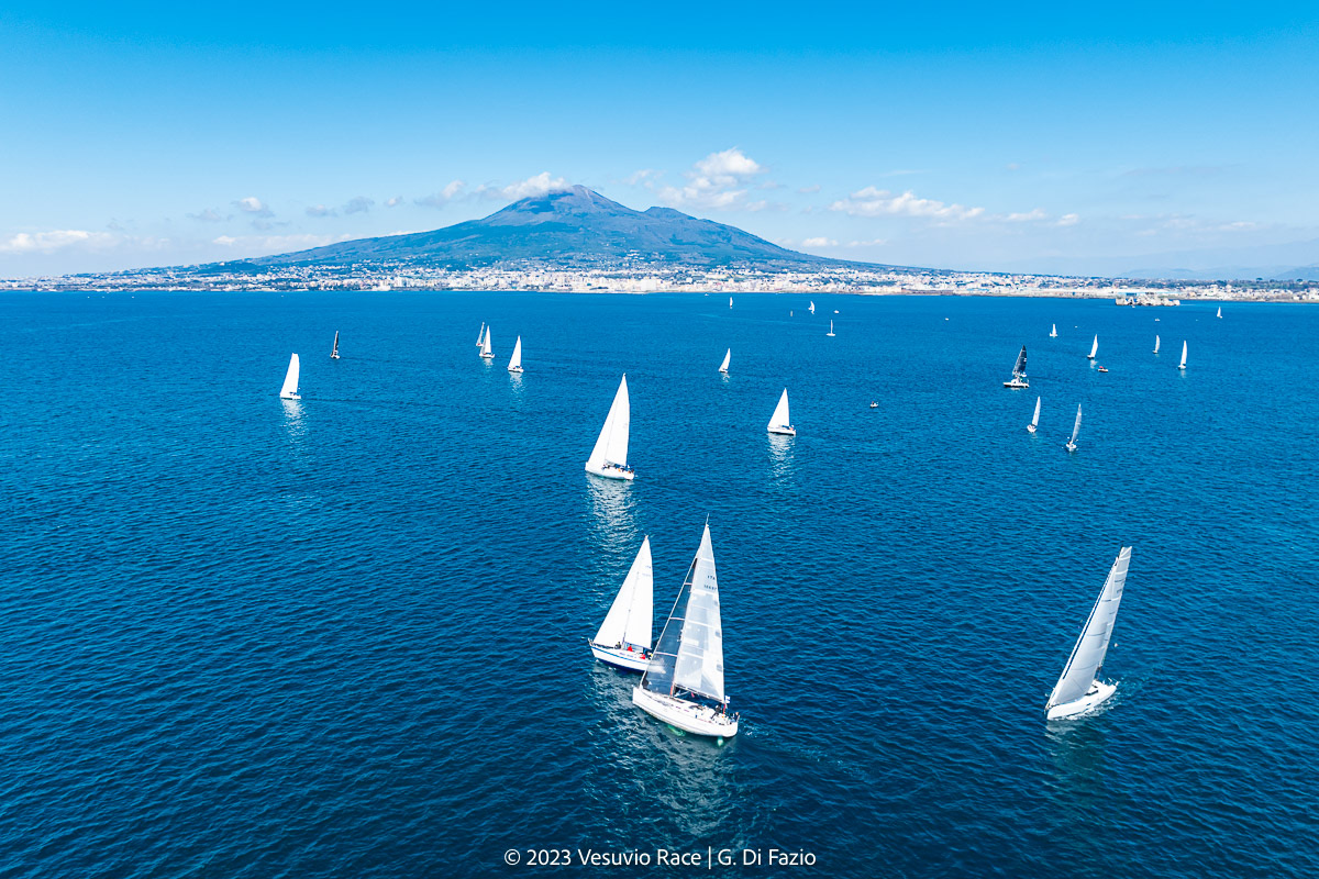 Vesuvio Race, 50 barche tra le bellezze del Golfo di Napoli